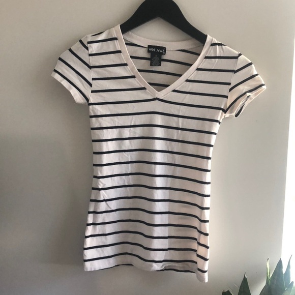 FREE 💗With Purchase💗 Wet seal white t-shirt w/black stripes - small - Picture 1 of 2